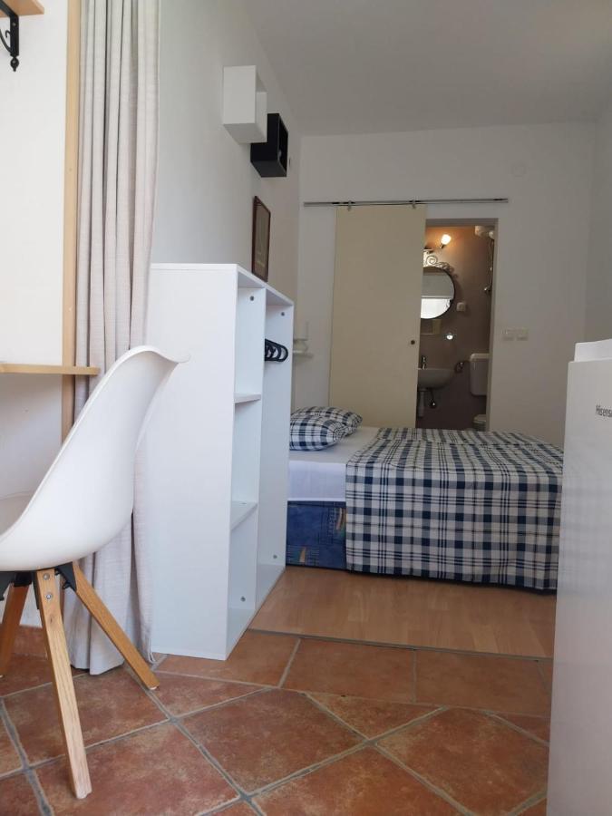Apartmani Bonavia Jelsa  Esterno foto